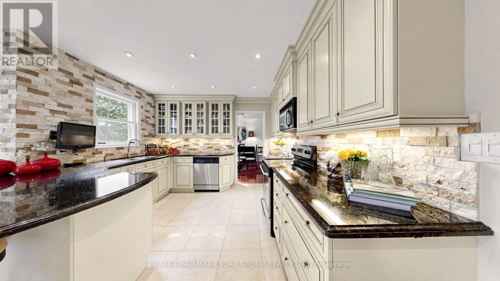45 Pinnacle Road, Toronto, ON