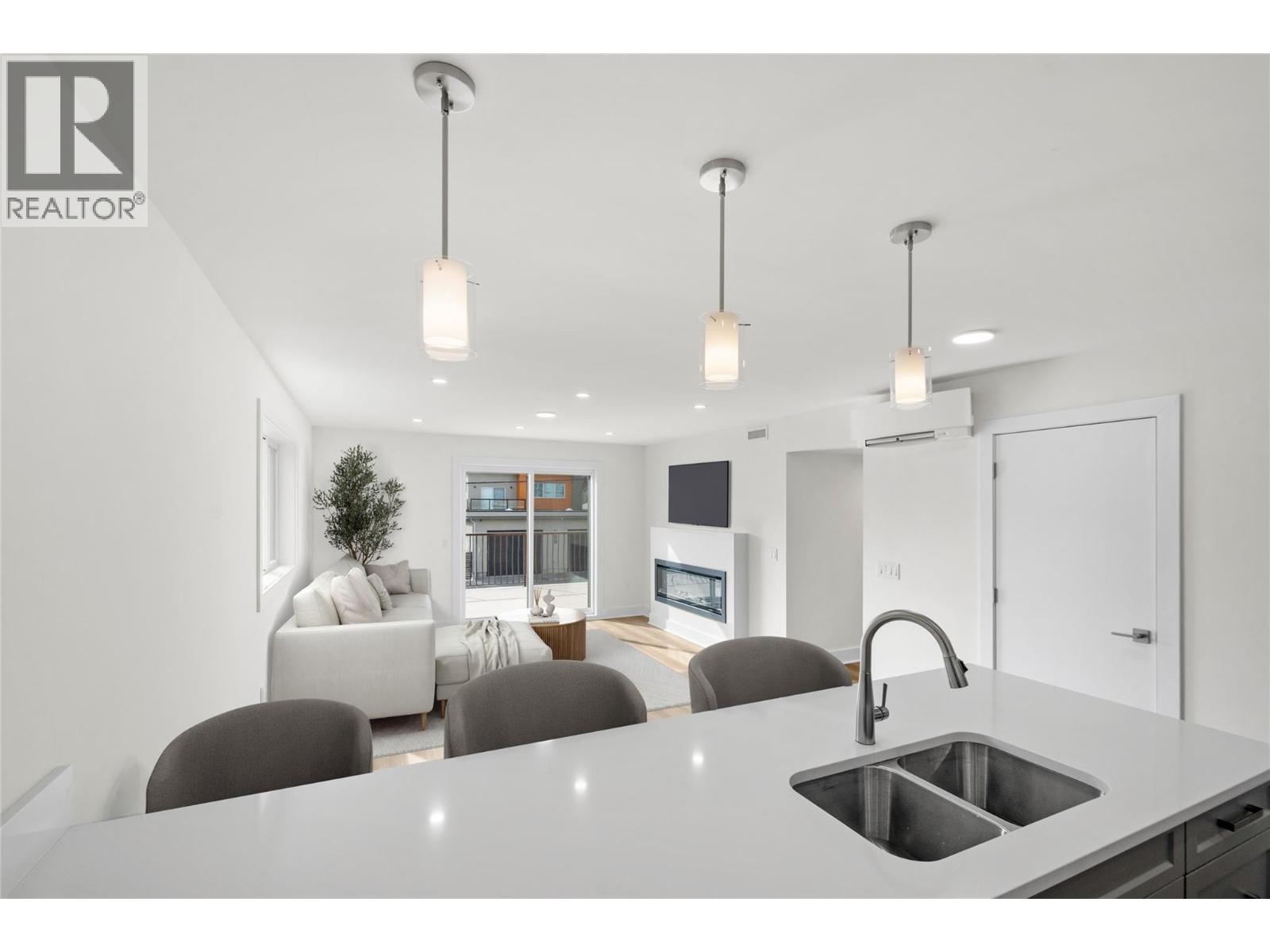 Virtually staged - 578 Lakeshore Drive Unit# 203, Penticton, BC