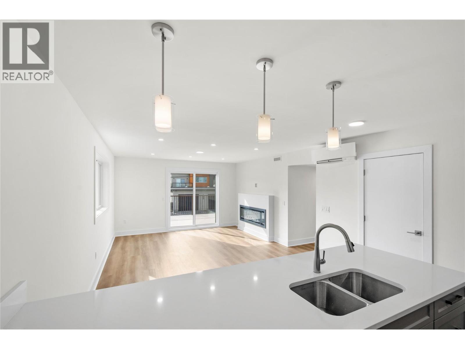 578 Lakeshore Drive Unit# 203, Penticton, BC
