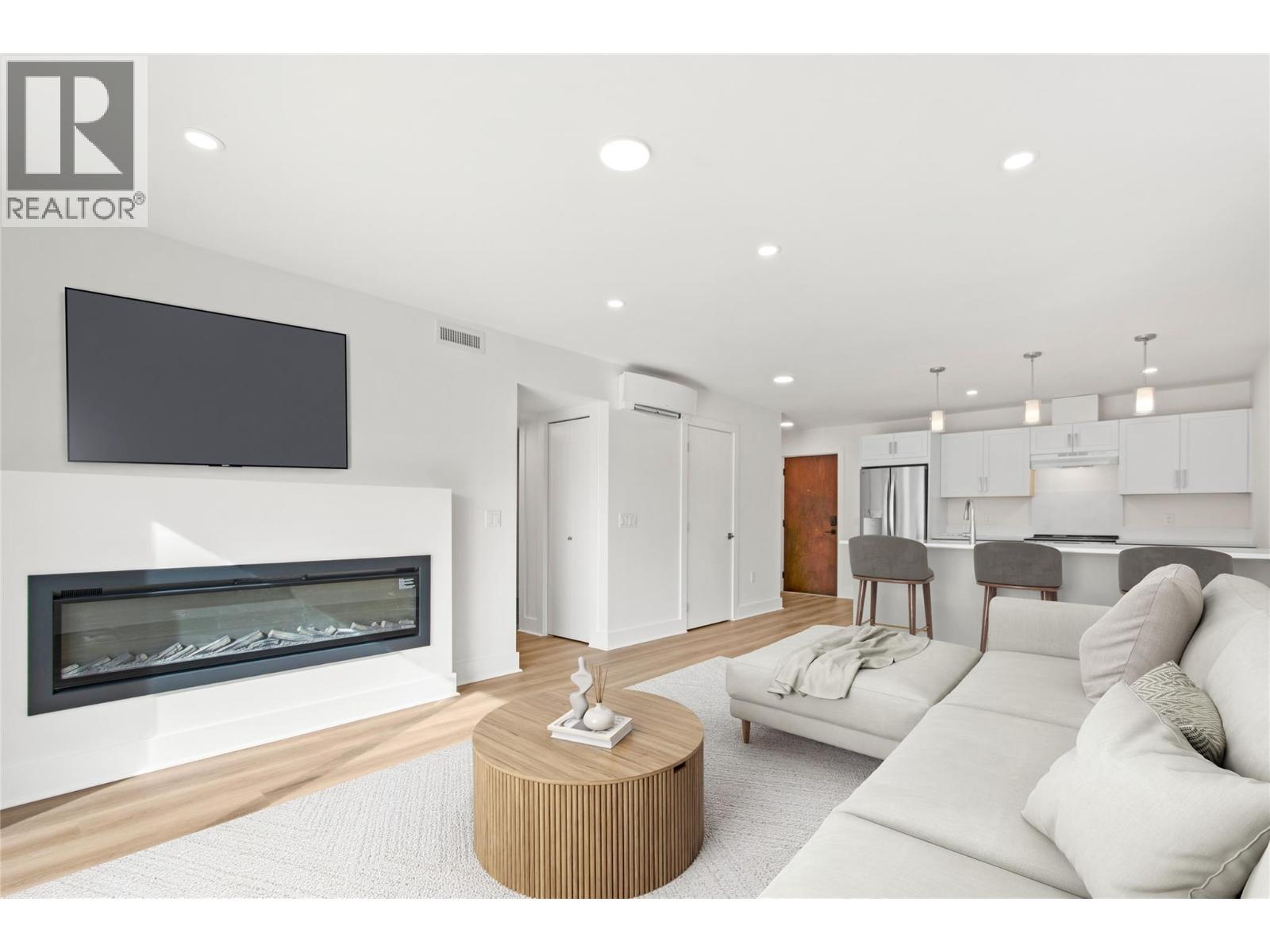 Virtually staged - 578 Lakeshore Drive Unit# 203, Penticton, BC