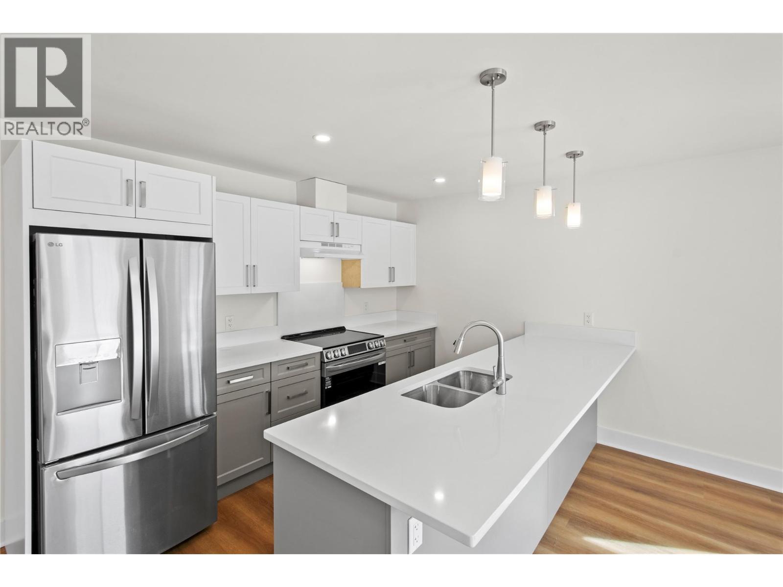 578 Lakeshore Drive Unit# 203, Penticton, BC