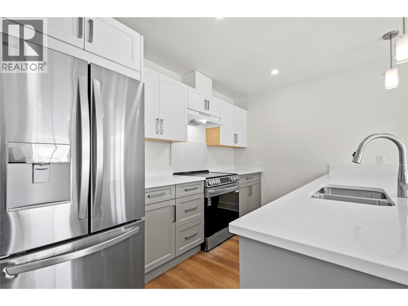 578 Lakeshore Drive Unit# 203, Penticton, BC