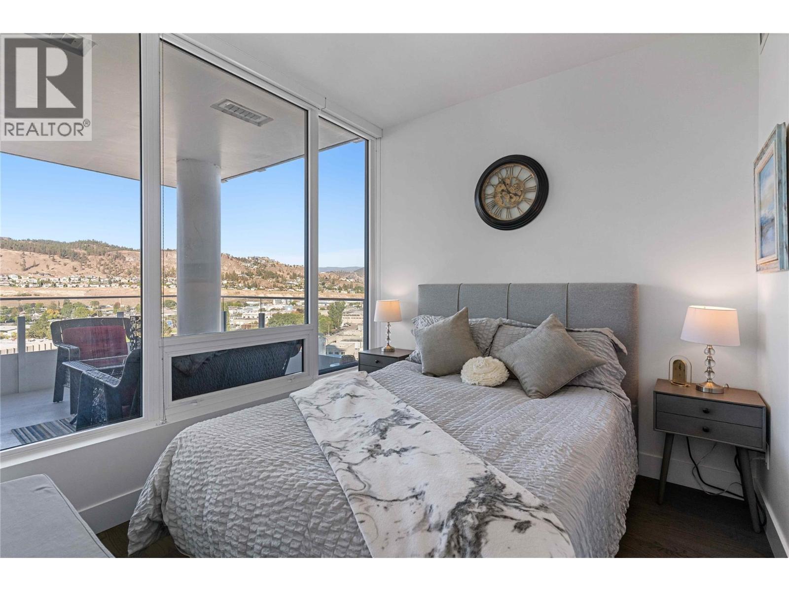 Private bedroom - unobstructed views - 1181 Sunset Drive Unit# 1401, Kelowna, BC