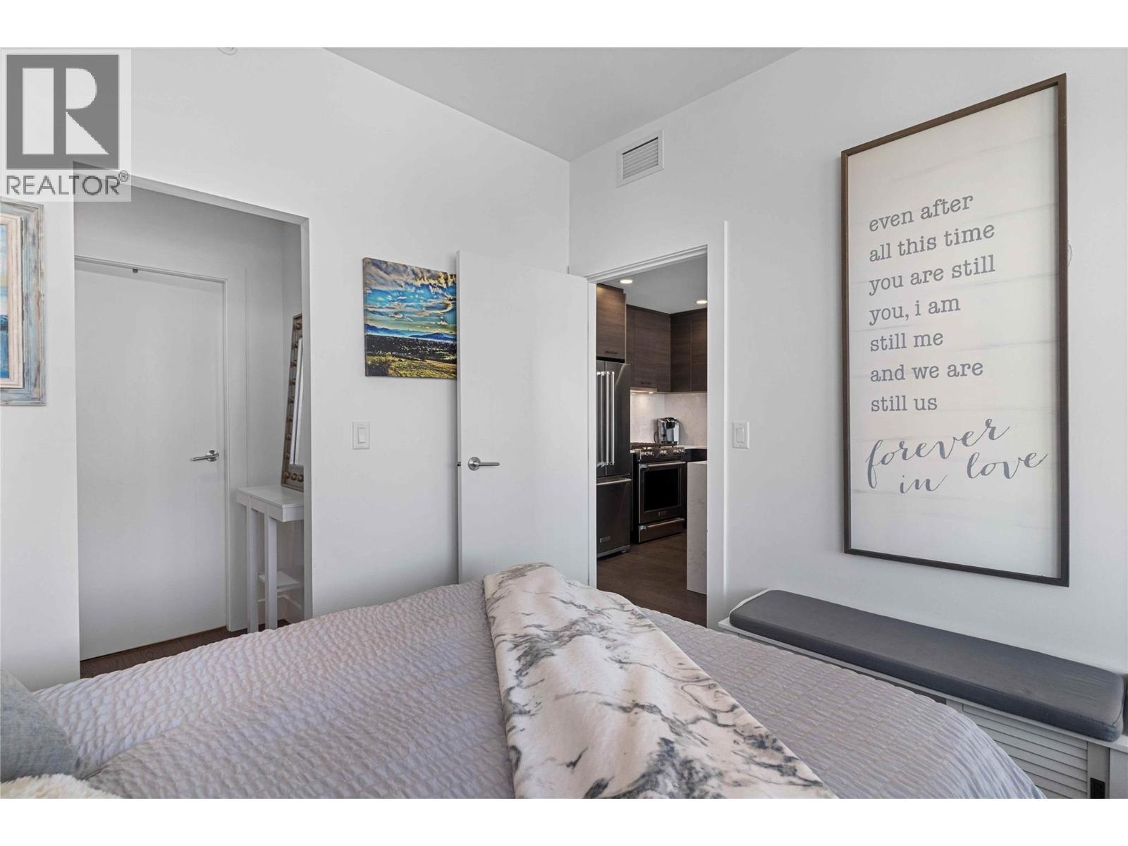 Bedroom with walk through closet to 4 piece ensuite - 1181 Sunset Drive Unit# 1401, Kelowna, BC