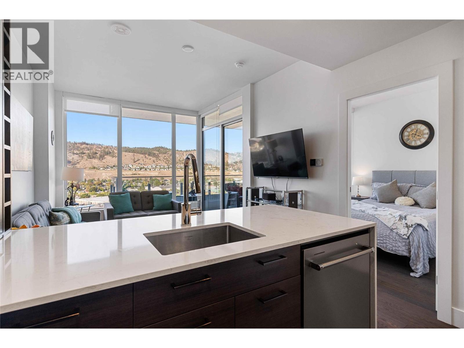Modern open floor plan - 1181 Sunset Drive Unit# 1401, Kelowna, BC