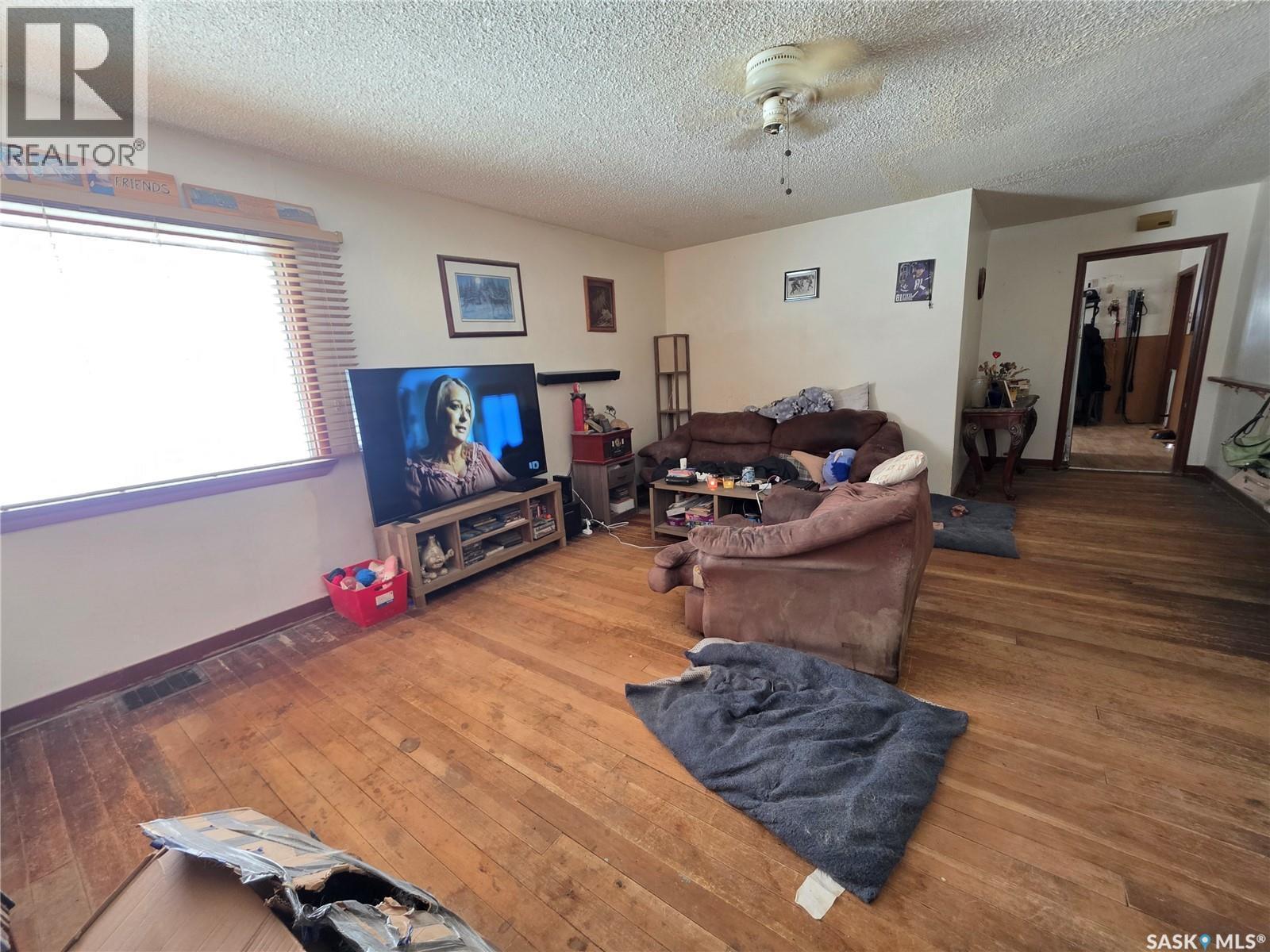 5460 Kings Avenue, Gull Lake, SK