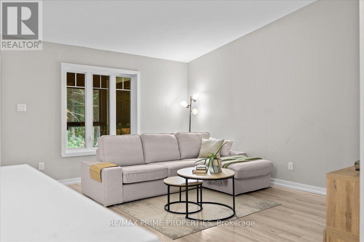 302 - 91 St Moritz Trail, Russell, ON
