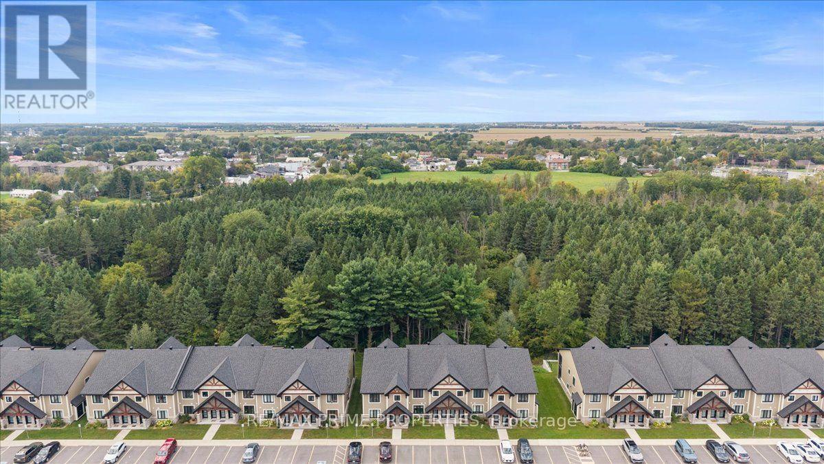 302 - 91 St Moritz Trail, Russell, ON