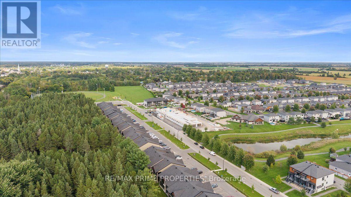 302 - 91 St Moritz Trail, Russell, ON