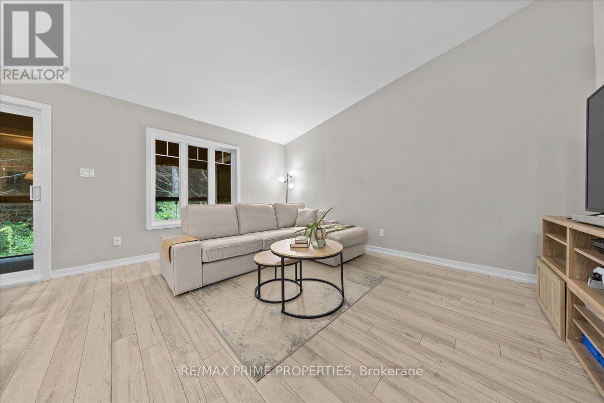 302 - 91 St Moritz Trail, Russell, ON