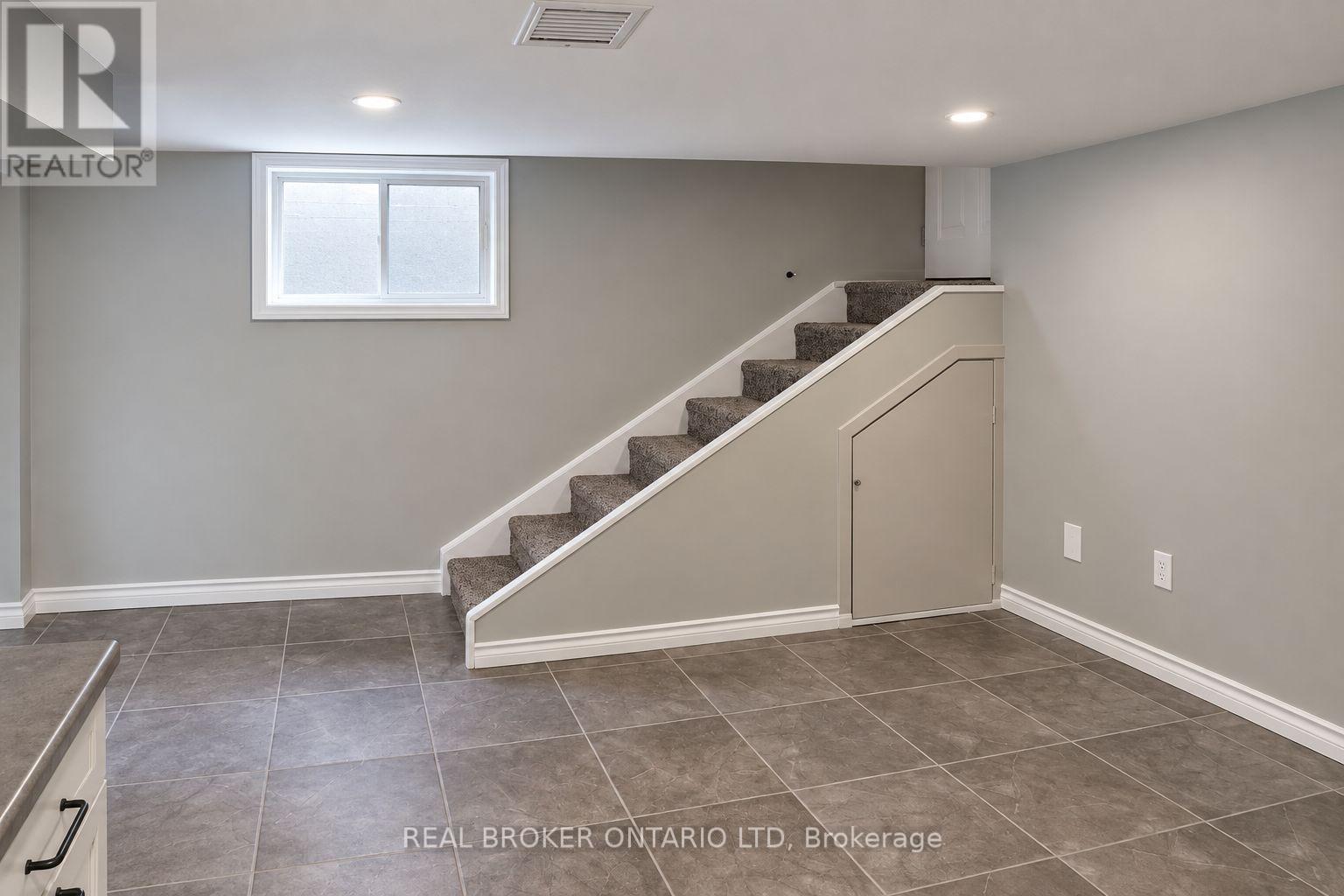 Lower - Living Room - 31 Myrtle Street, St. Thomas, ON