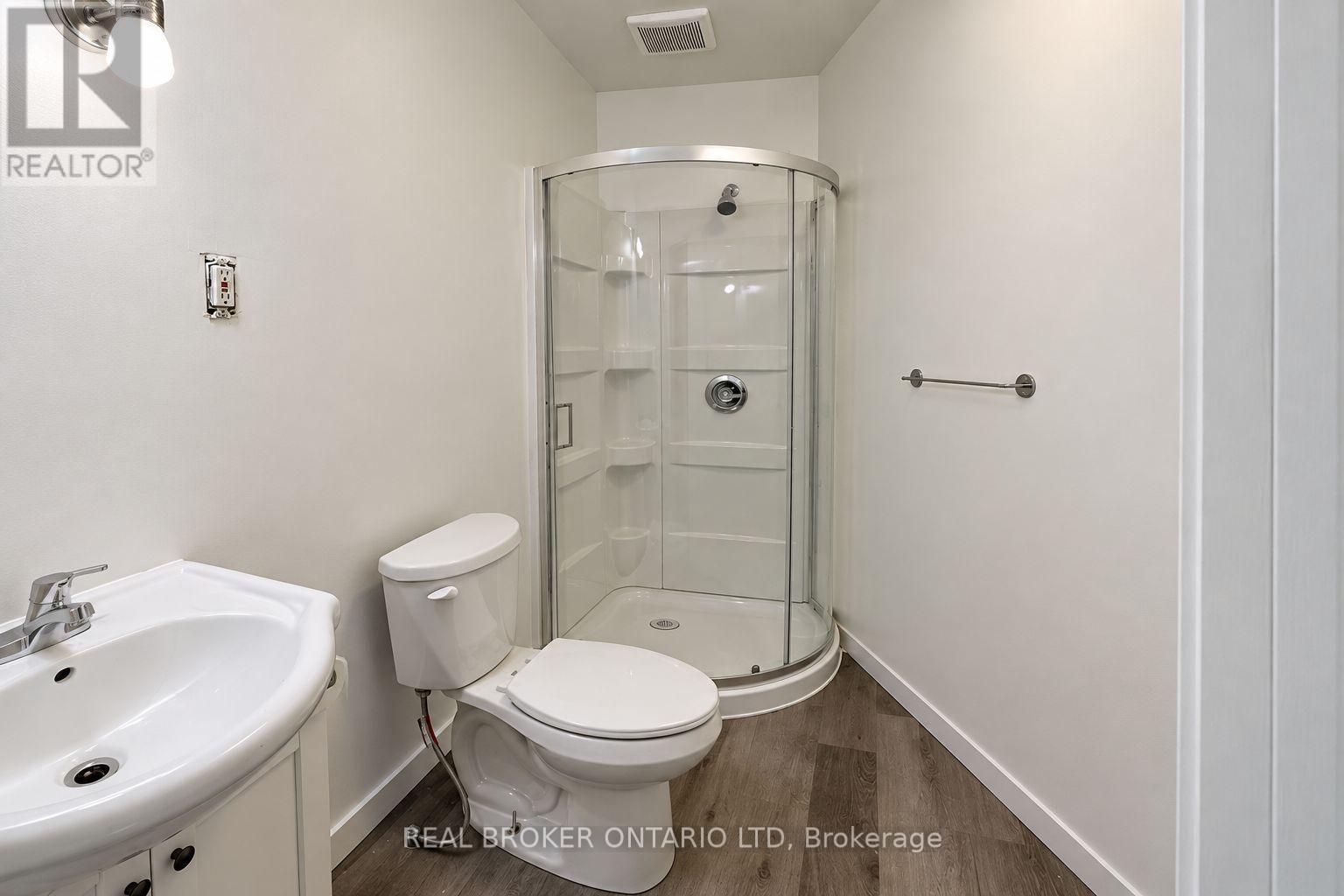 Main - Bathroom - 31 Myrtle Street, St. Thomas, ON