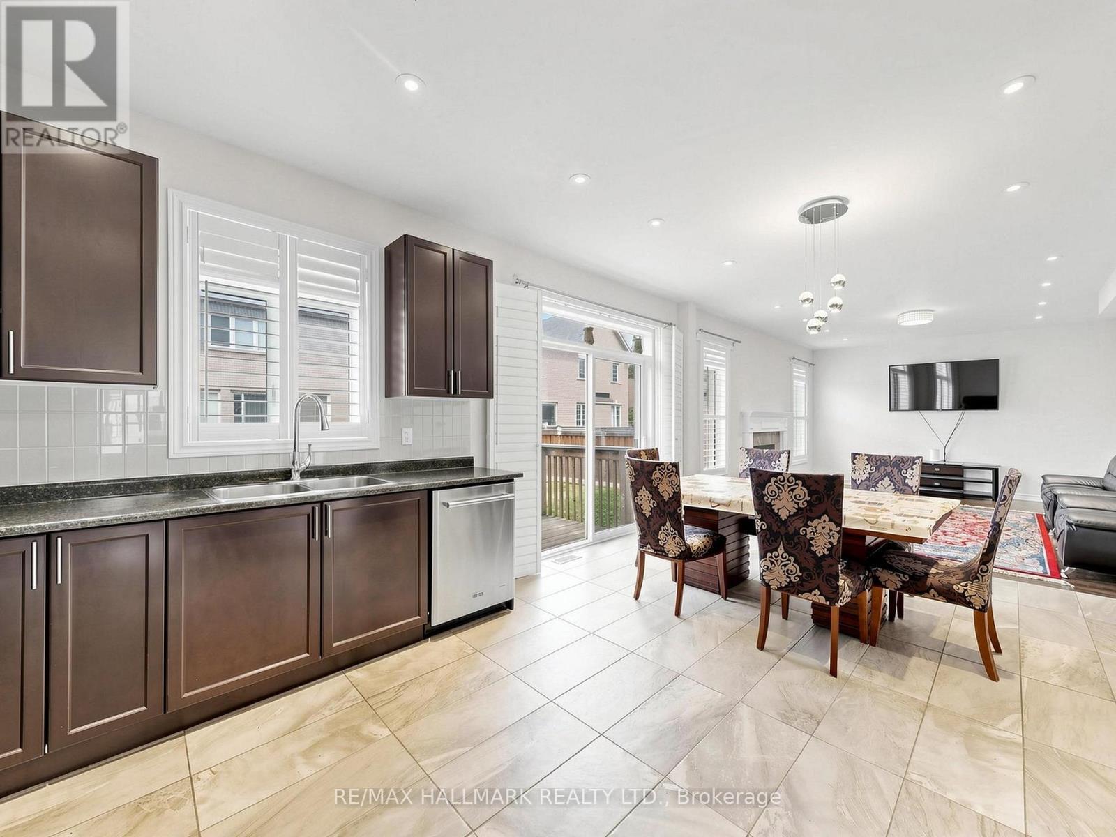 16 Mercury Avenue, Georgina, ON