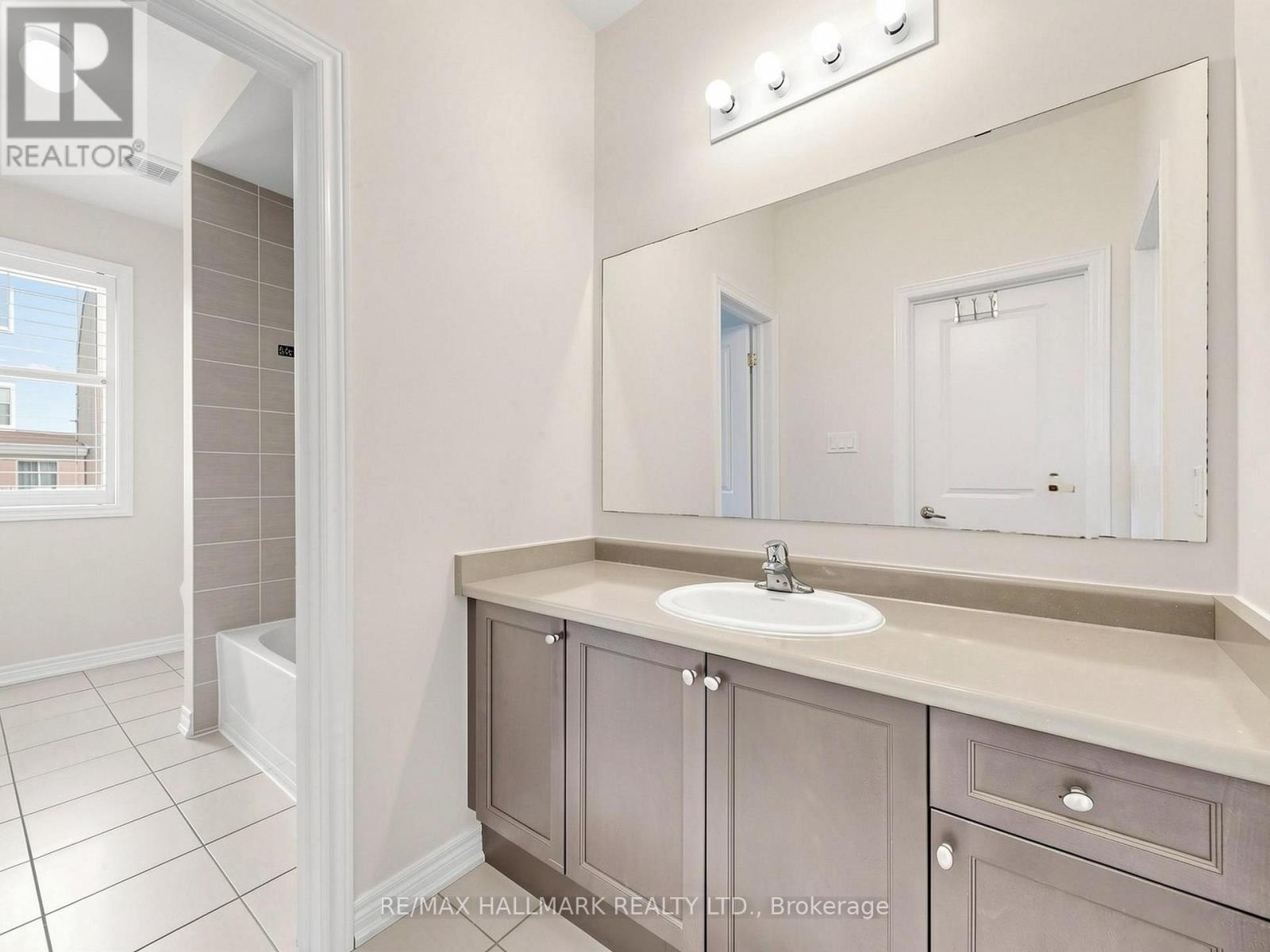 16 Mercury Avenue, Georgina, ON