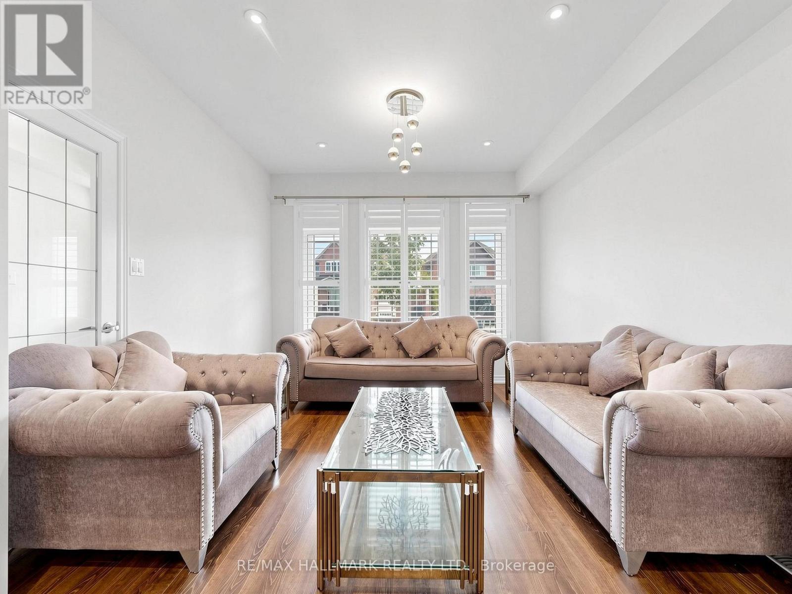 16 Mercury Avenue, Georgina, ON