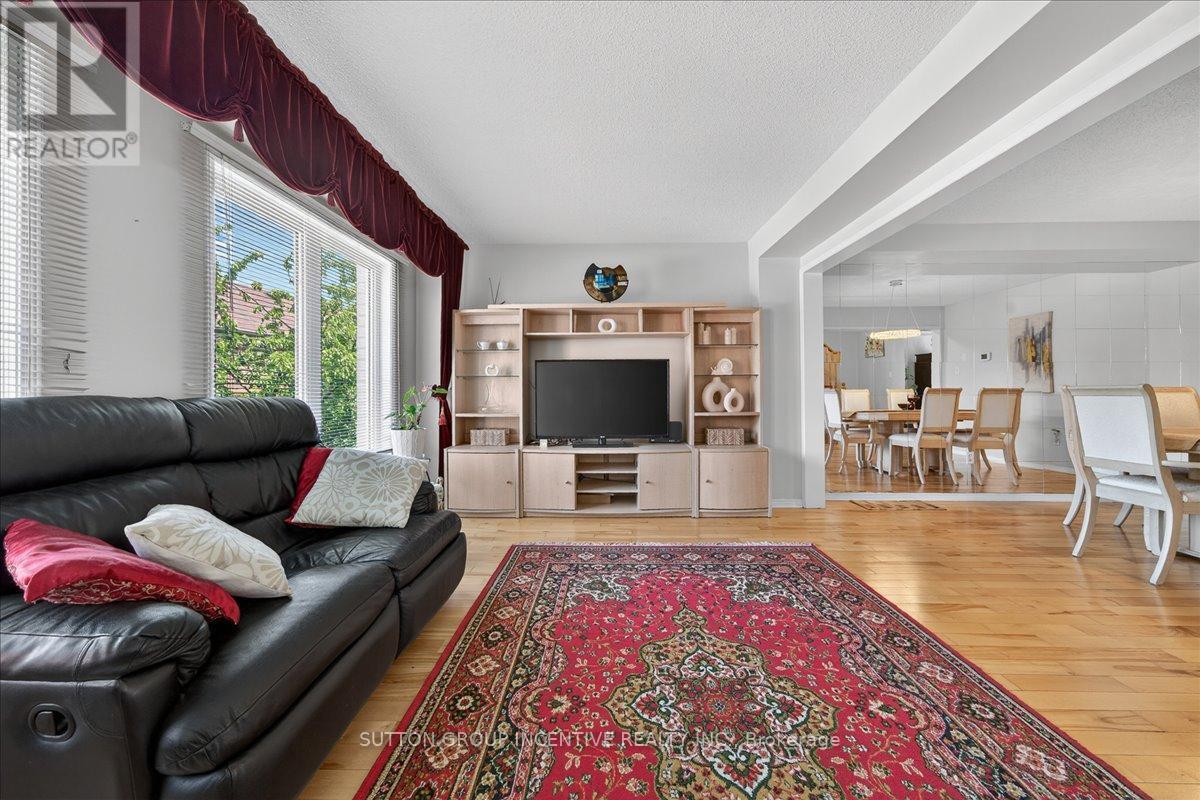 97 Yellowood Circle, Vaughan, ON