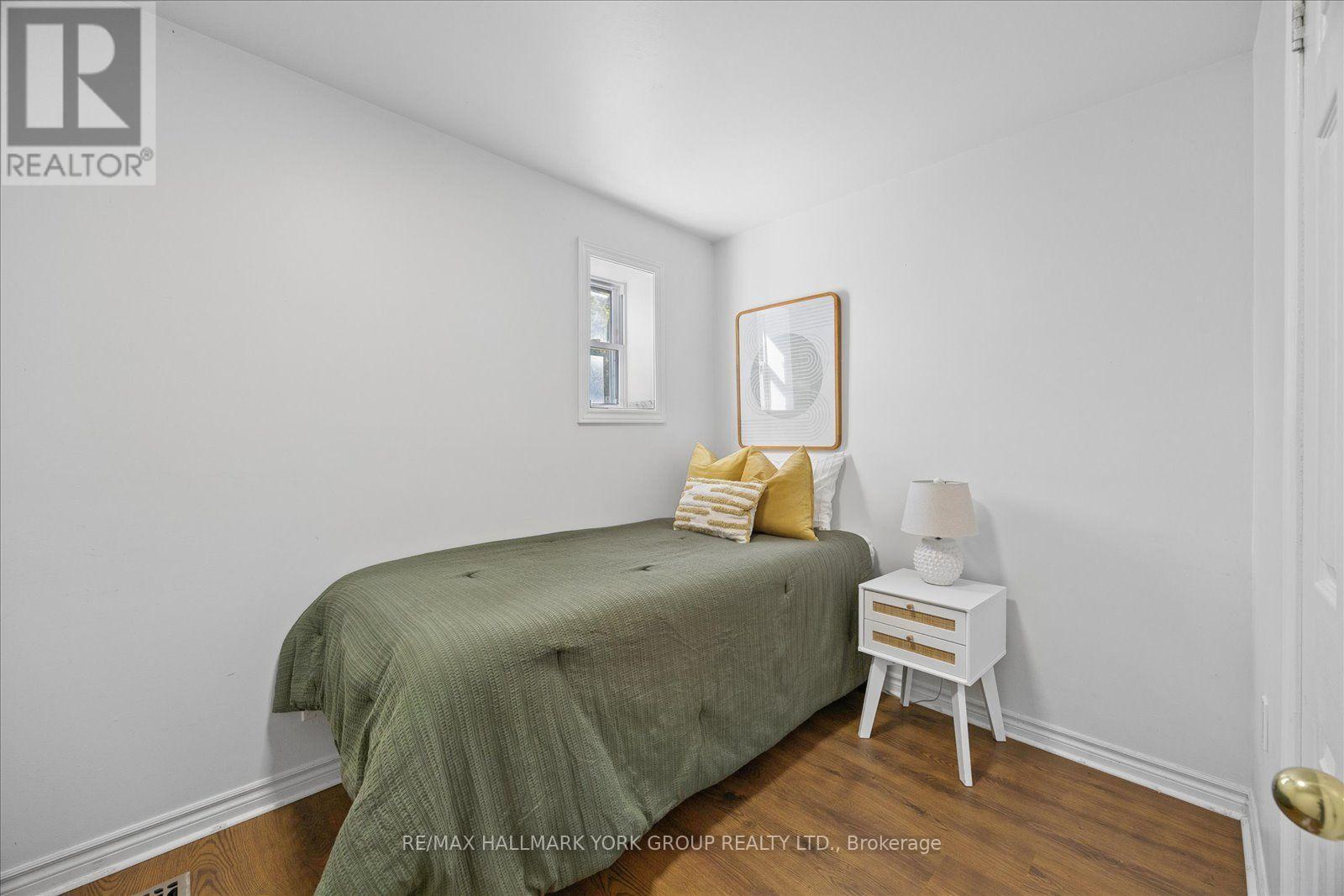 28 St James Street, Georgina, ON
