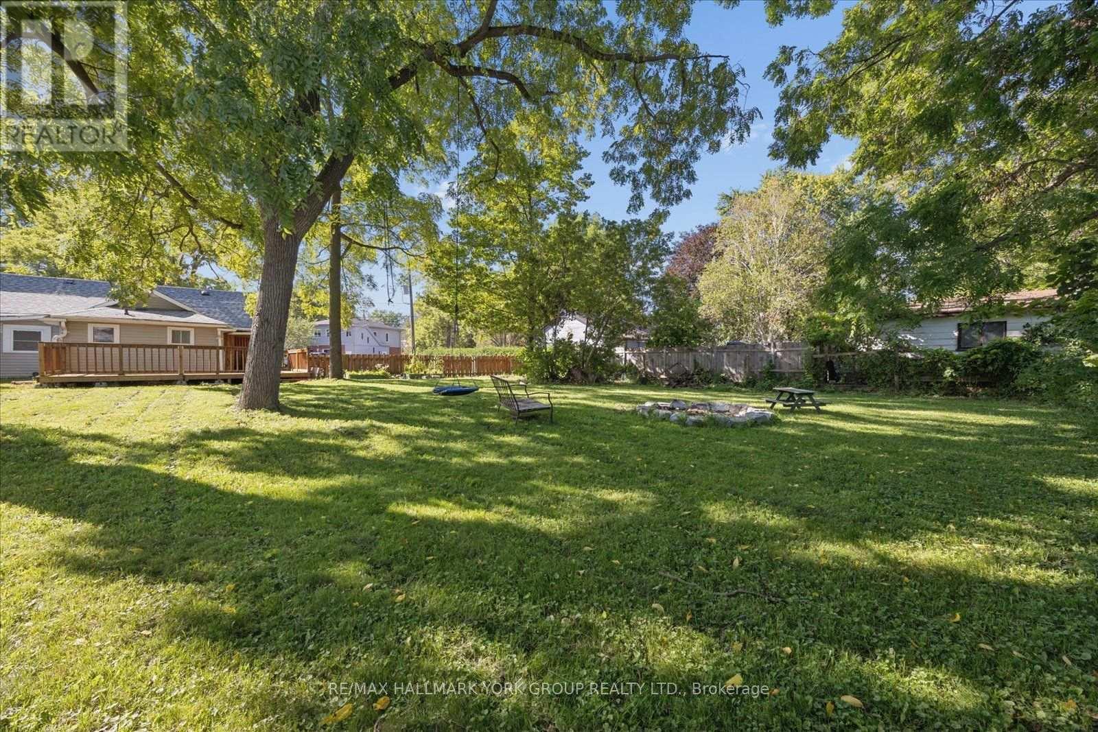 28 St James Street, Georgina, ON