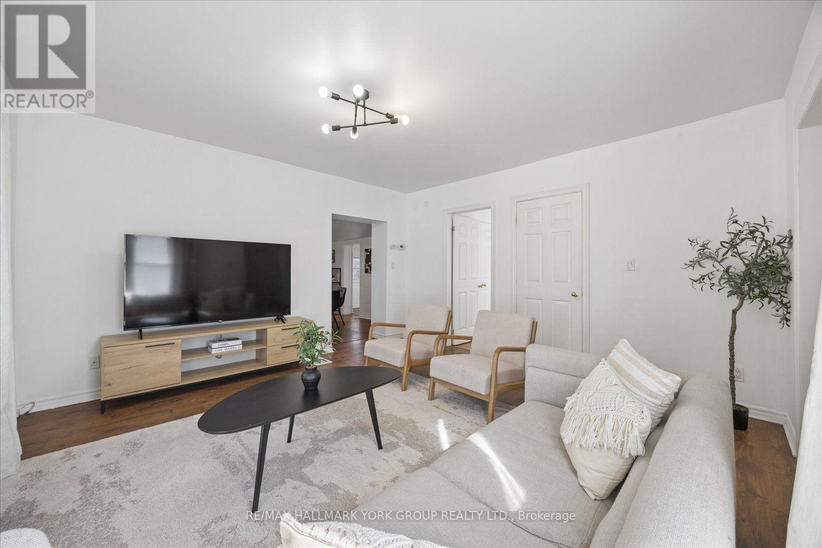 28 St James Street, Georgina, ON