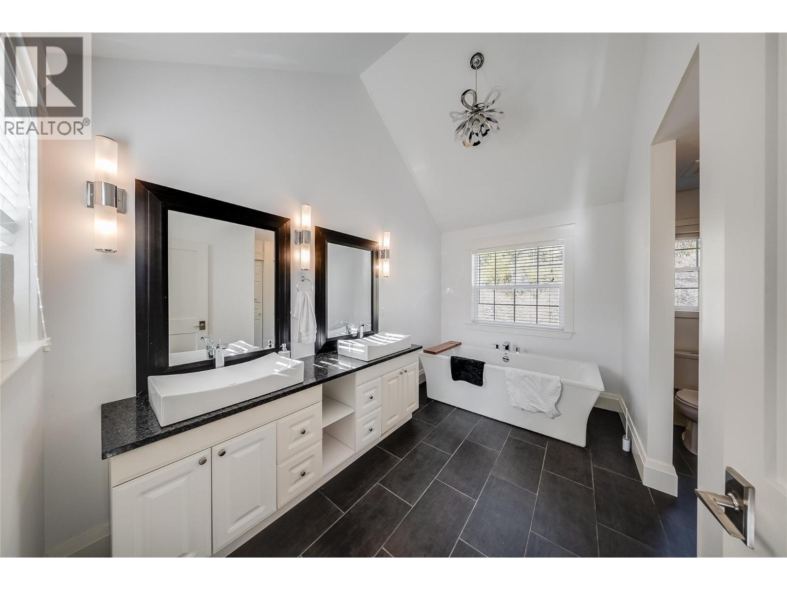 3732 5Th Avenue, Castlegar, BC