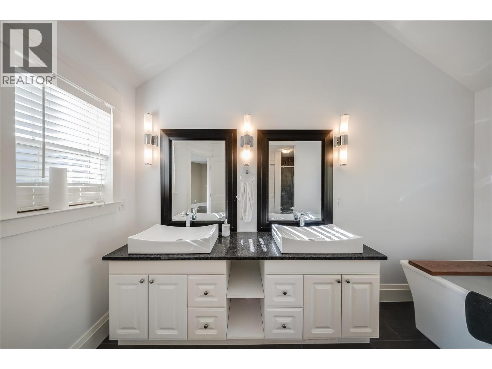 3732 5Th Avenue, Castlegar, BC