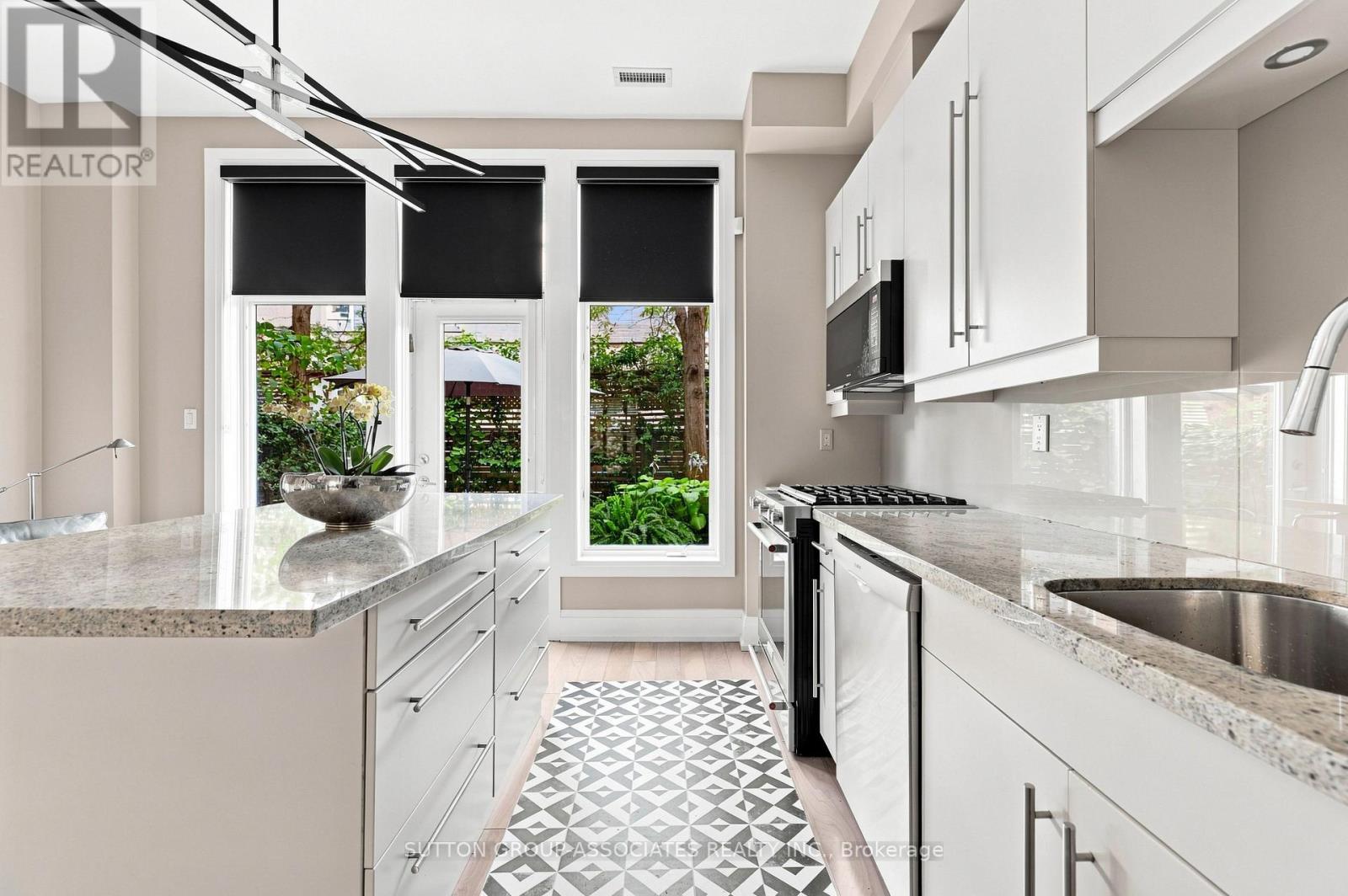 Th9 - 385 Brunswick Avenue, Toronto, ON