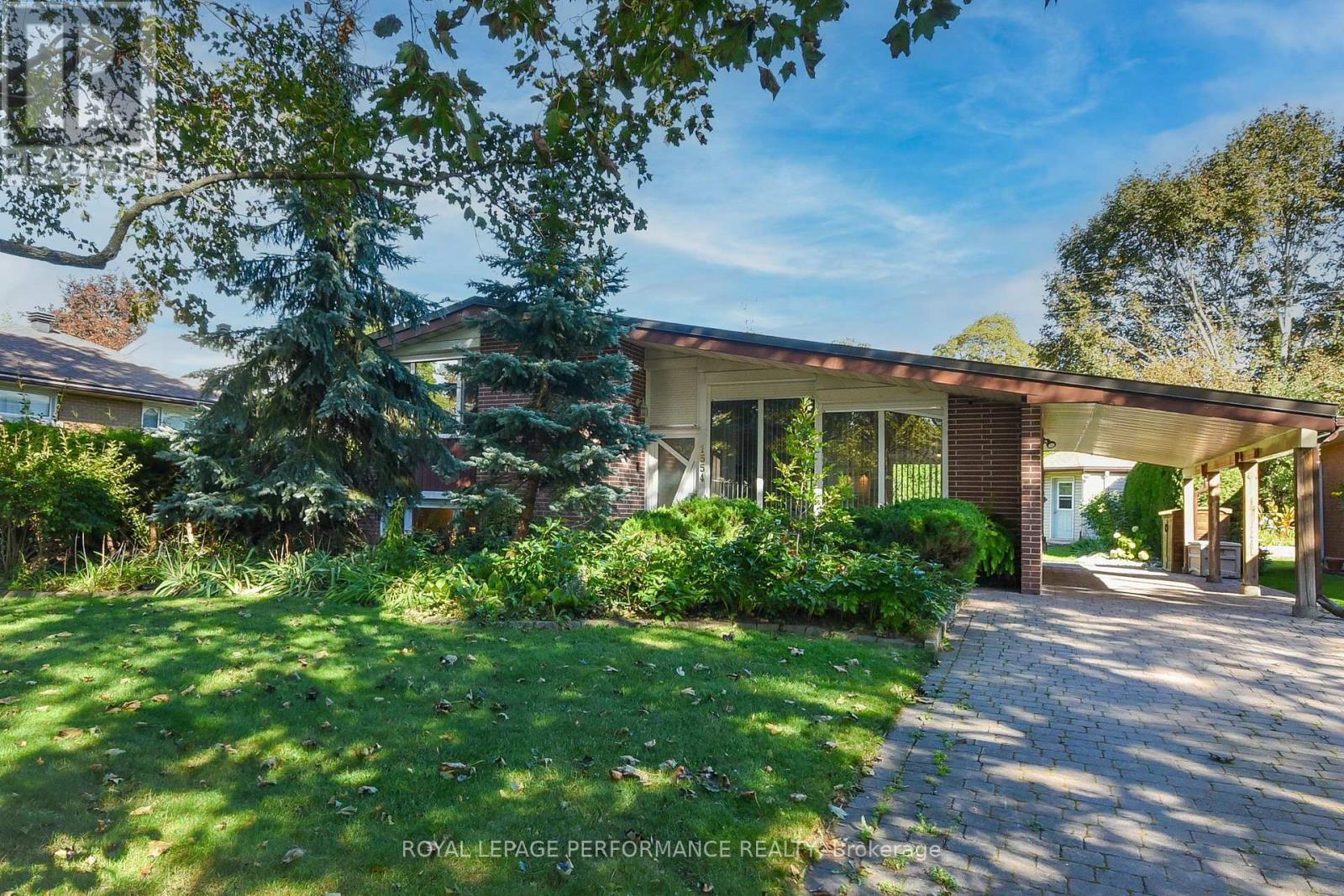 1554 Chomley Crescent, Ottawa, ON