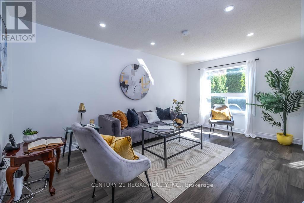 43 Waterton Crescent, Richmond Hill, ON