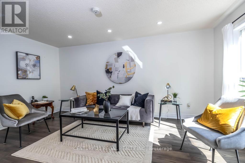 43 Waterton Crescent, Richmond Hill, ON