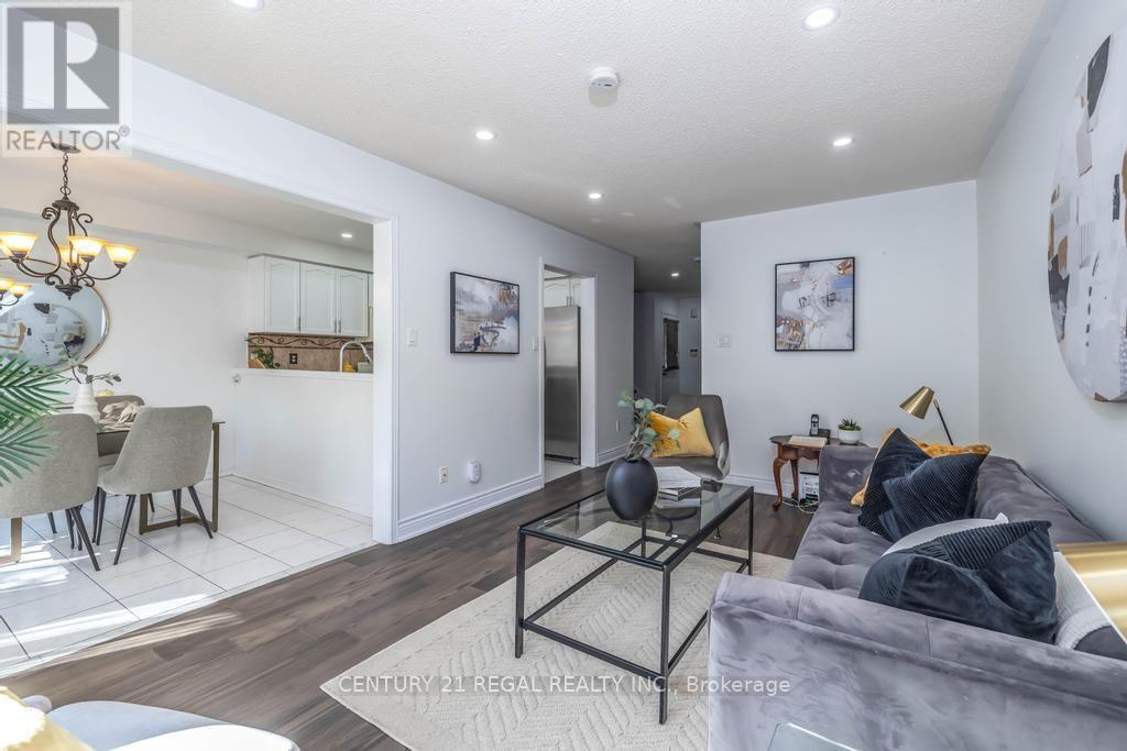 43 Waterton Crescent, Richmond Hill, ON