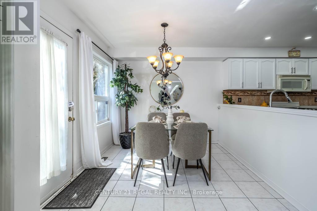 43 Waterton Crescent, Richmond Hill, ON