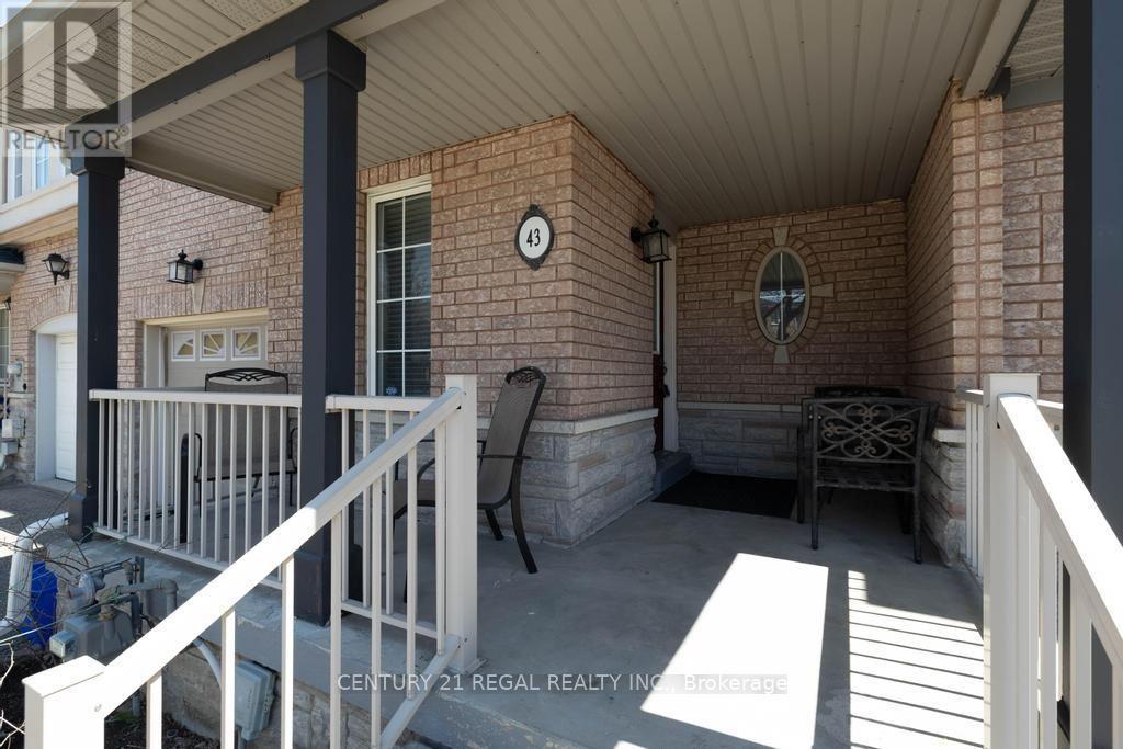 43 Waterton Crescent, Richmond Hill, ON