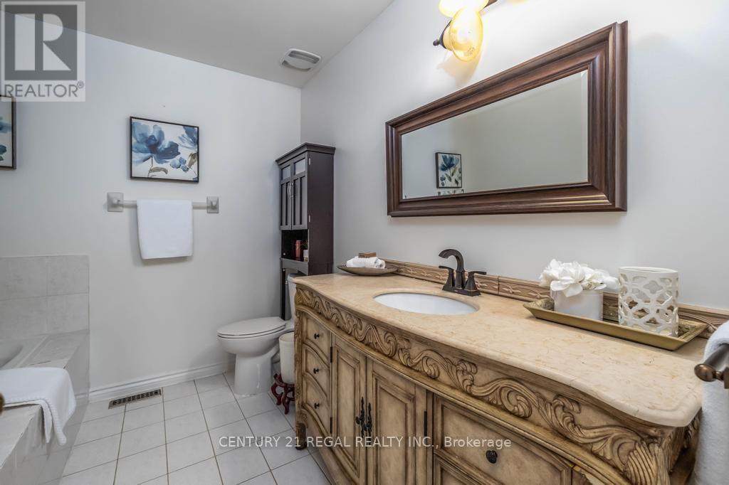 43 Waterton Crescent, Richmond Hill, ON