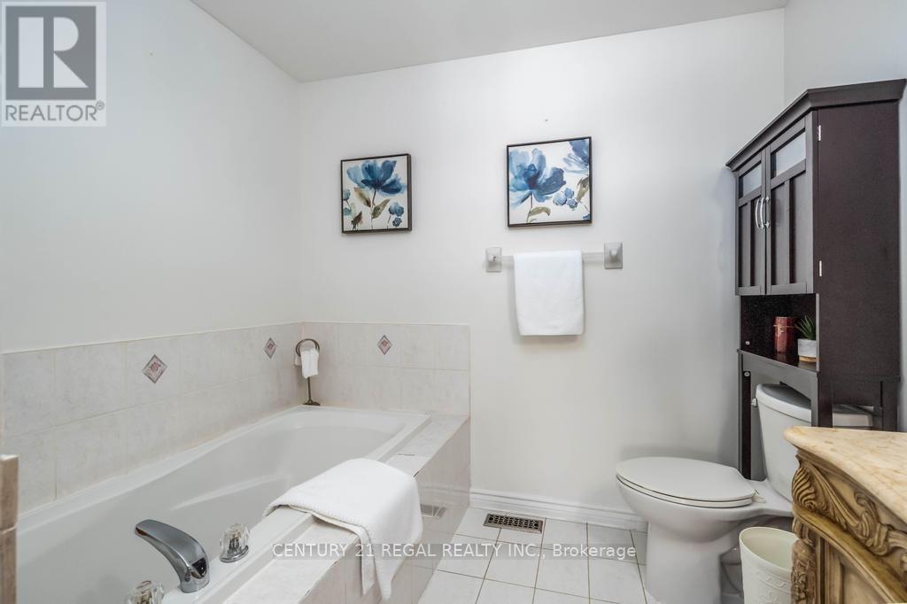 43 Waterton Crescent, Richmond Hill, ON