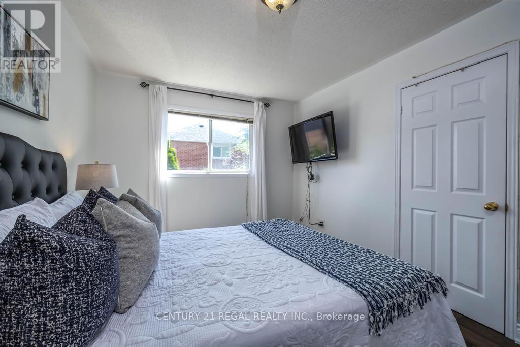 43 Waterton Crescent, Richmond Hill, ON