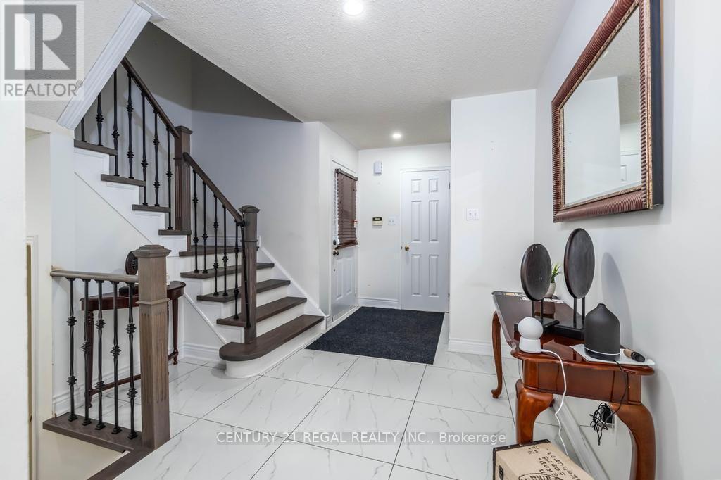 43 Waterton Crescent, Richmond Hill, ON