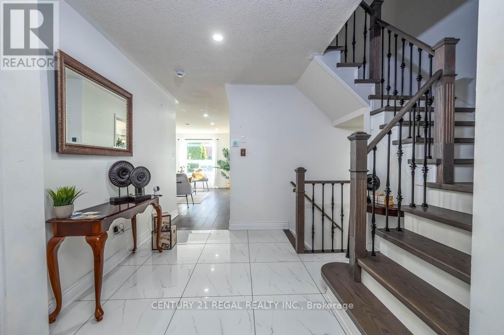 43 Waterton Crescent, Richmond Hill, ON