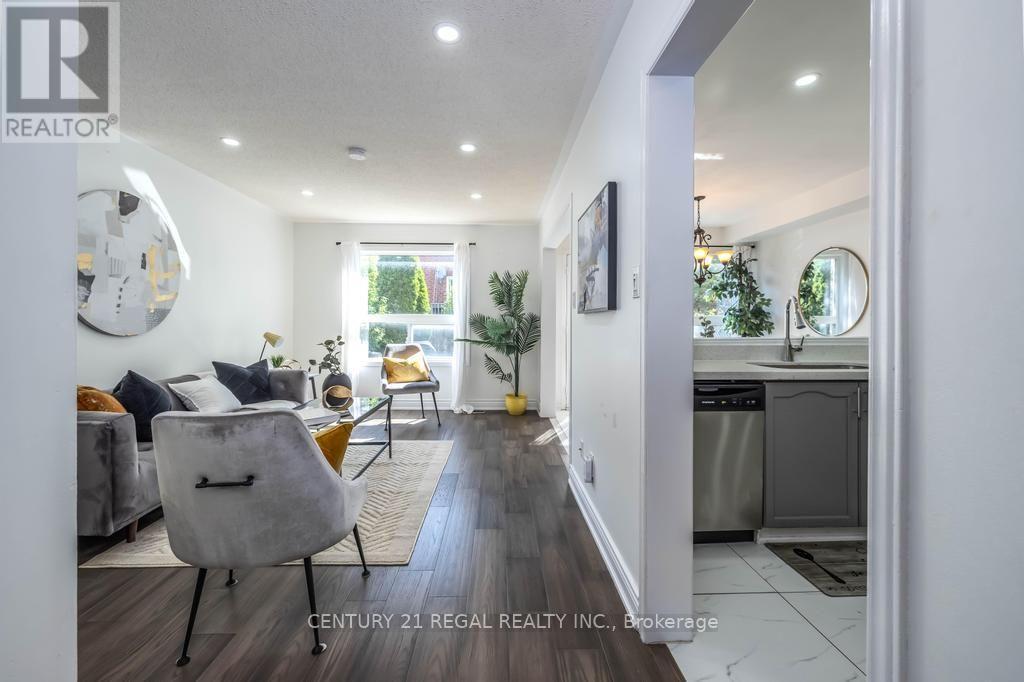 43 Waterton Crescent, Richmond Hill, ON