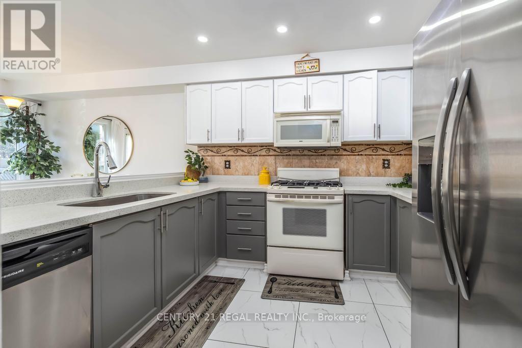 43 Waterton Crescent, Richmond Hill, ON