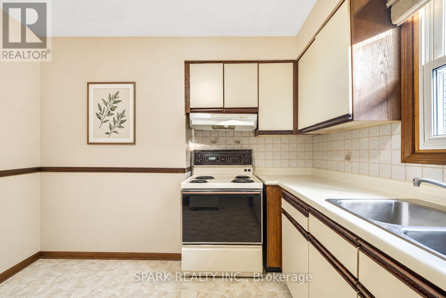 28 Lampman Crescent, Thorold, ON
