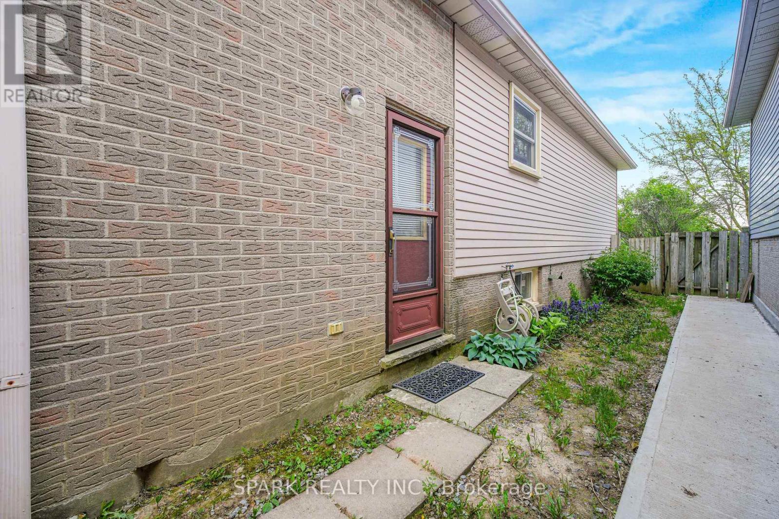 28 Lampman Crescent, Thorold, ON