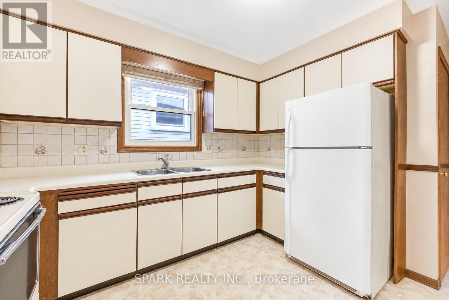 28 Lampman Crescent, Thorold, ON