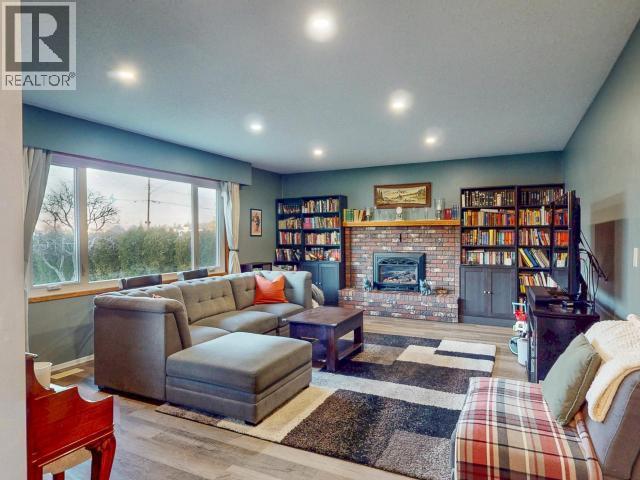 4678 Ontario Ave, Powell River, BC