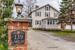 139 LAKE STREET Grimsby, ON L3M 4M6