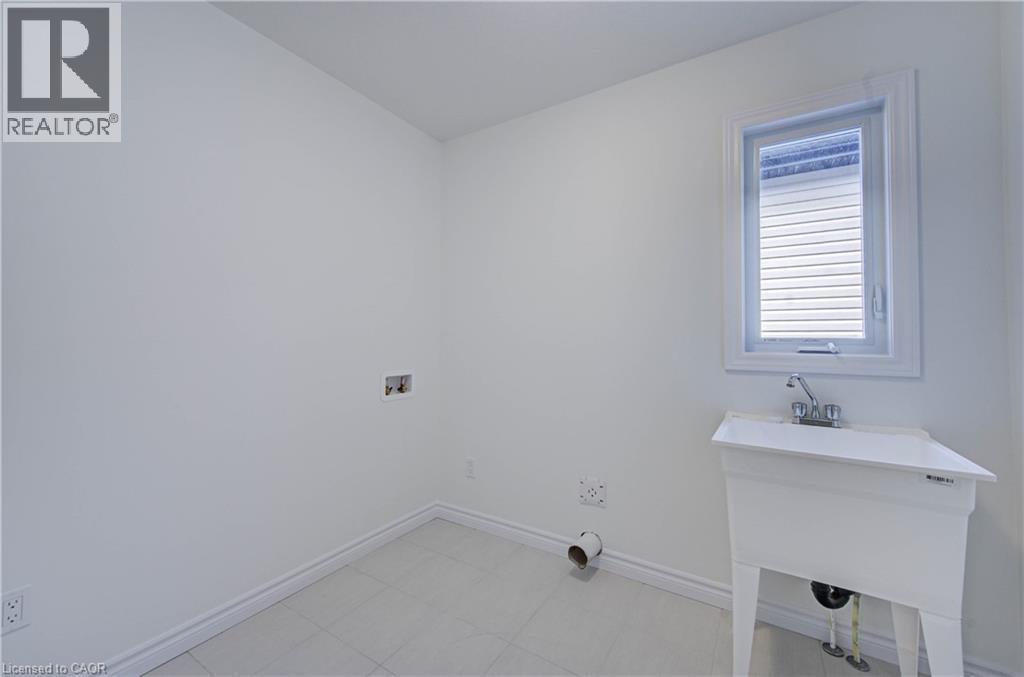 10 Munn Crescent, Paris, ON