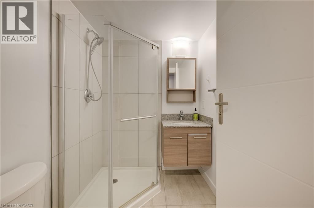 Glass-enclosed shower with a handheld showerhead - 338 Albert Street Unit# 114, Waterloo, ON