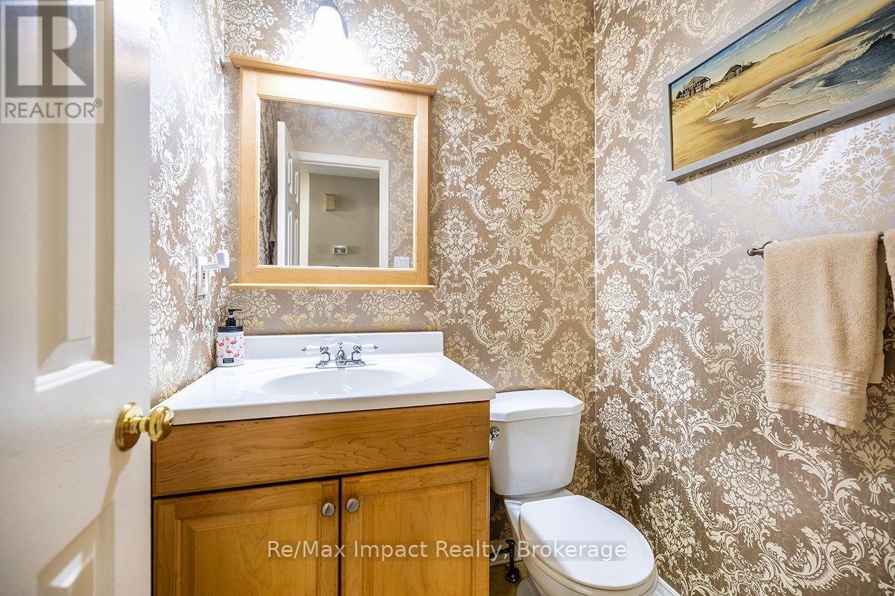 122 Wright Crescent, Ajax (Central), ON