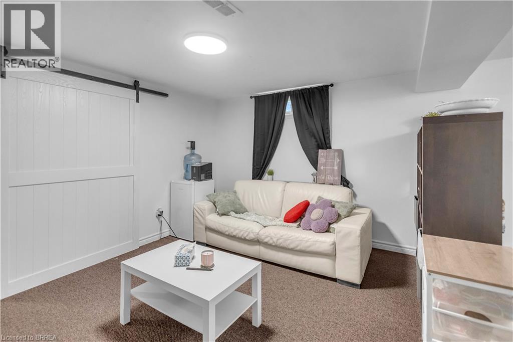 26 Penny Lane, Brantford, ON