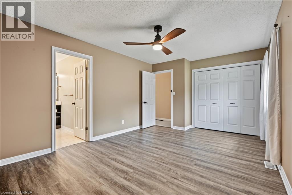 Neutral-toned walls complement wood-finish flooring - 141 Race Street, Paris, ON