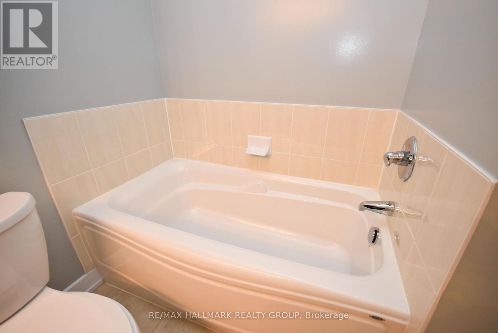 D - 4528 Innes Road, Ottawa, ON